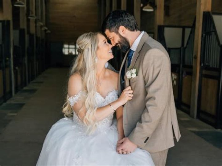 In-Depth Insight: Amberley Snyder's Relationships