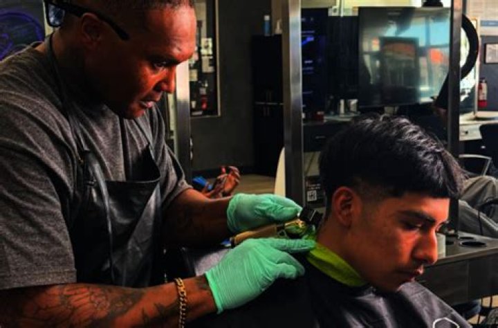 How Much Money Does Lance Barber Make Per Episode On Television?